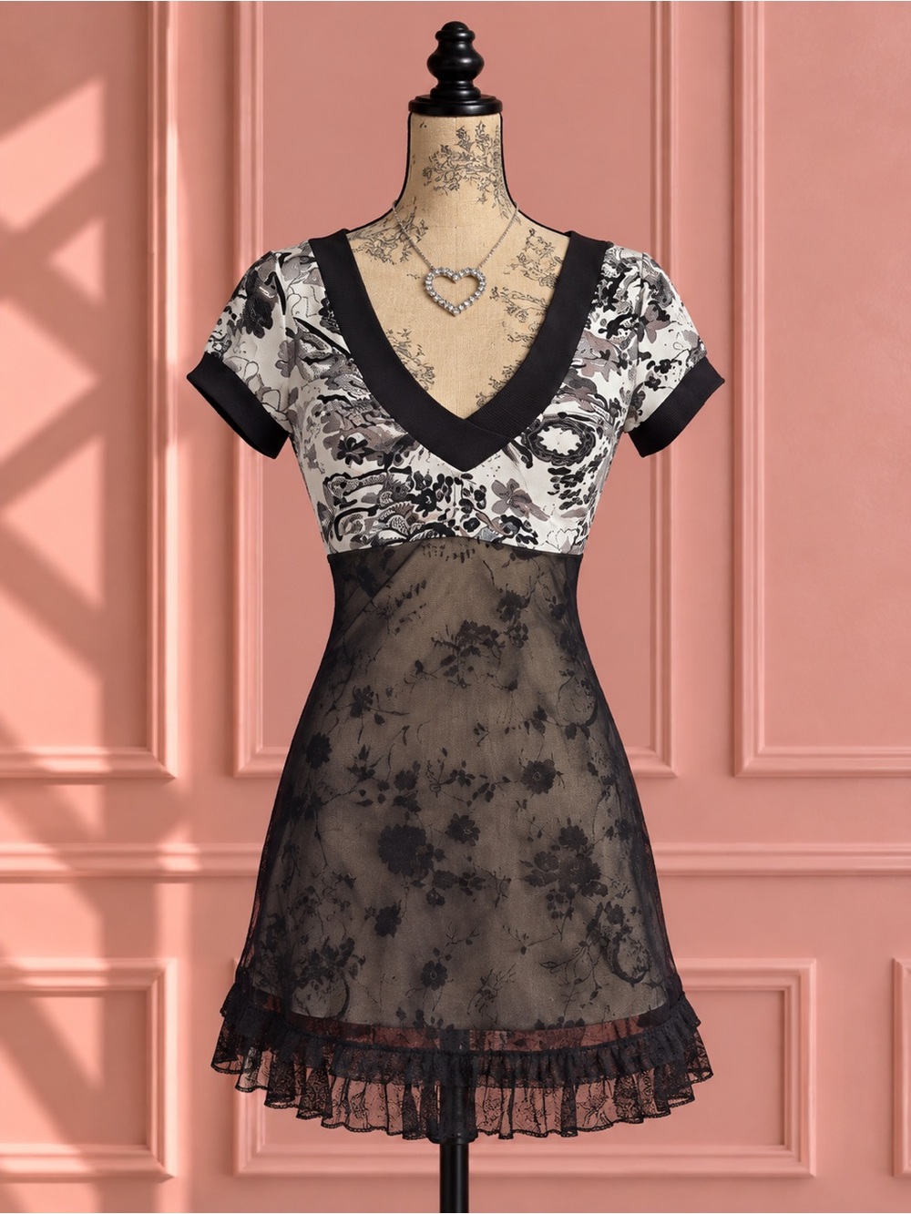 Kollontaï Floral Lace-Overlay V-Neck Dress in Black and White Size S